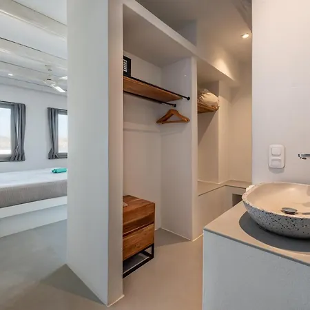 Ξενοδοχείο με διαμερίσματα Paros Cape 3*