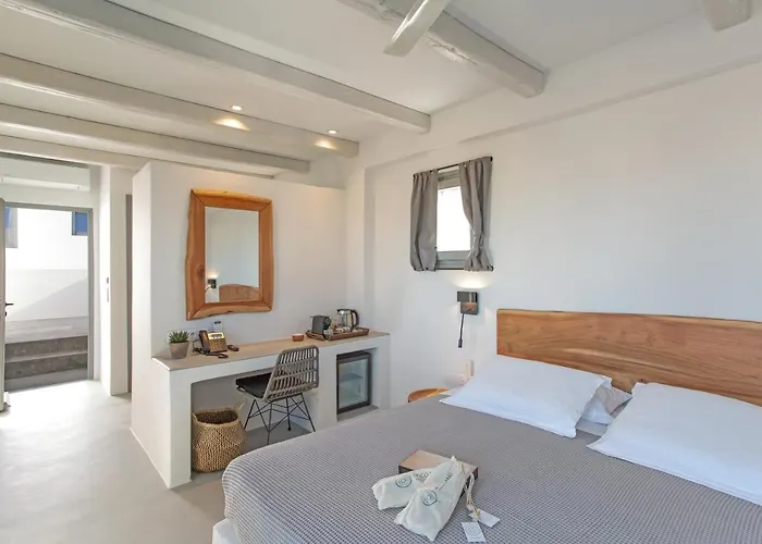 Paros Cape נאוסה