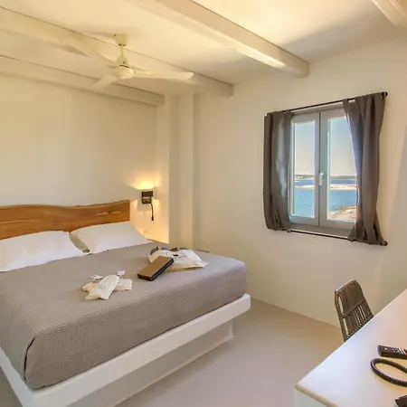 Paros Cape 公寓式酒店