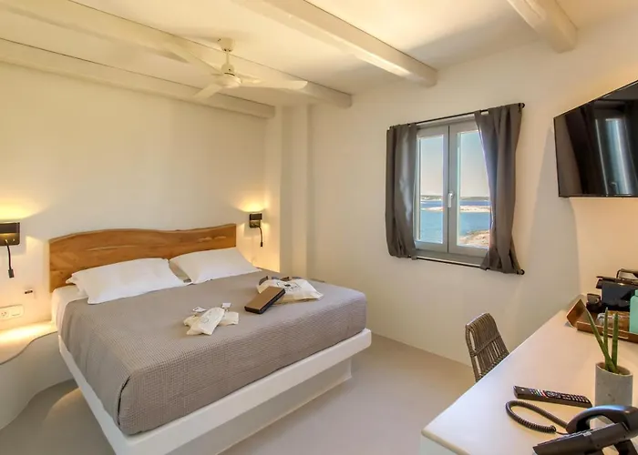 Paros Cape 公寓式酒店