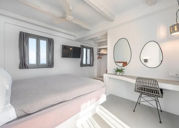 Paros Cape ナウサ